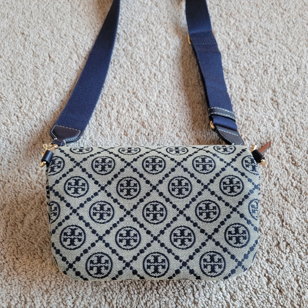 Tory Burch T MONOGRAM MINI BELT BAG - Picture 4 of 8